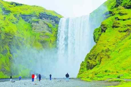 Seljalandsfoss Waterfall%2C Iceland